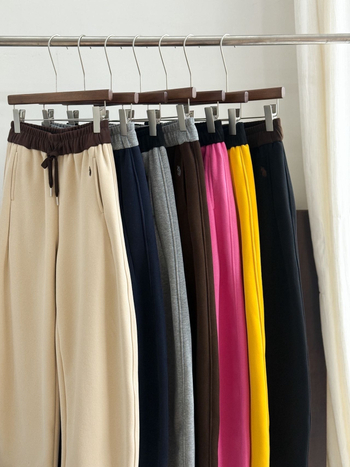 Naiste fleece-kattega puuvillast‑polüestrist sportpüksid, keskosa vöökoht, vaba sirge lõige, paksendatud talveks