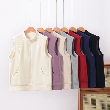 Sieviešu bez piedurknēm veste ar stāvošu apkakli, vidēja garuma, viskozes-elastāna maisījums, ziemas 2025