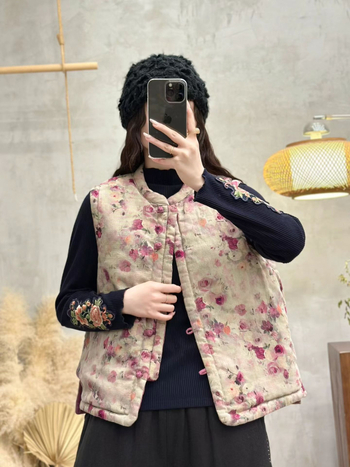 Puuvillase ja linasega tikitud vest täidisega kunstlikust siidist-puuvillast, ümmargune kaelus, disk-nuppud, lille-retro muster, naistele