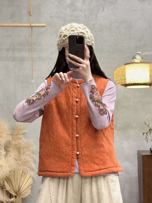 Puuvillase ja linasega tikitud vest täidisega kunstlikust siidist-puuvillast, ümmargune kaelus, disk-nuppud, lille-retro muster, naistele