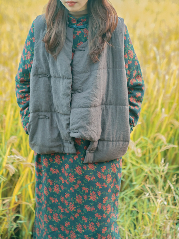 Etno stiililine vest seisva kraega, täidetud siiditaoliste kiududega, polüesterkangas, vaba lõige