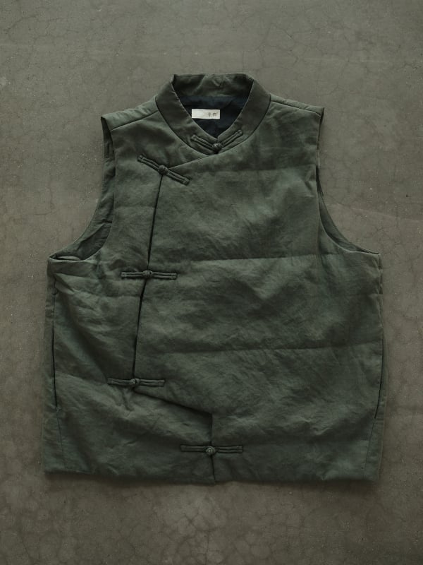 Etno stiililine vest seisva kraega, täidetud siiditaoliste kiududega, polüesterkangas, vaba lõige