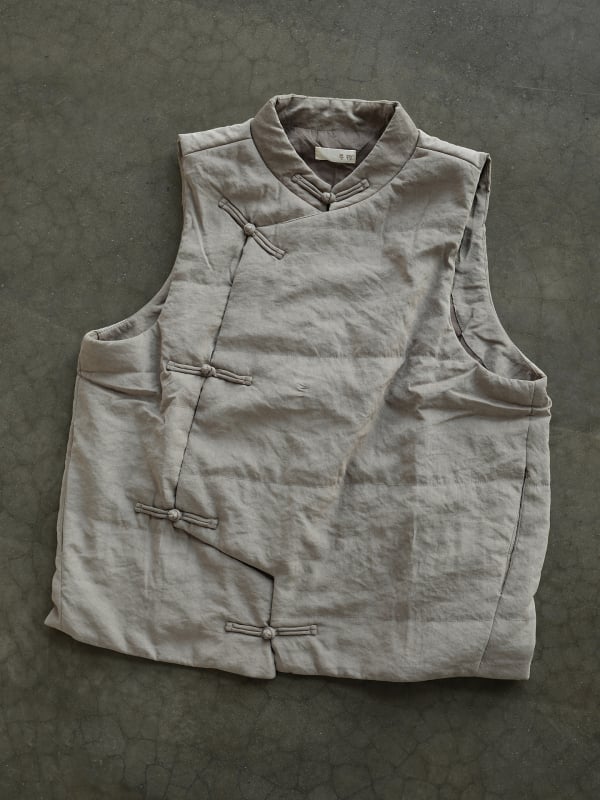 Etno stiililine vest seisva kraega, täidetud siiditaoliste kiududega, polüesterkangas, vaba lõige