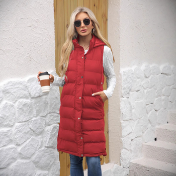 Pikk naiste vest kapuutsiga, paksendatud polüestri-puuvillase täite, polüestrist väline, ees tõmblukk, pikk lõige, ühekordne muster