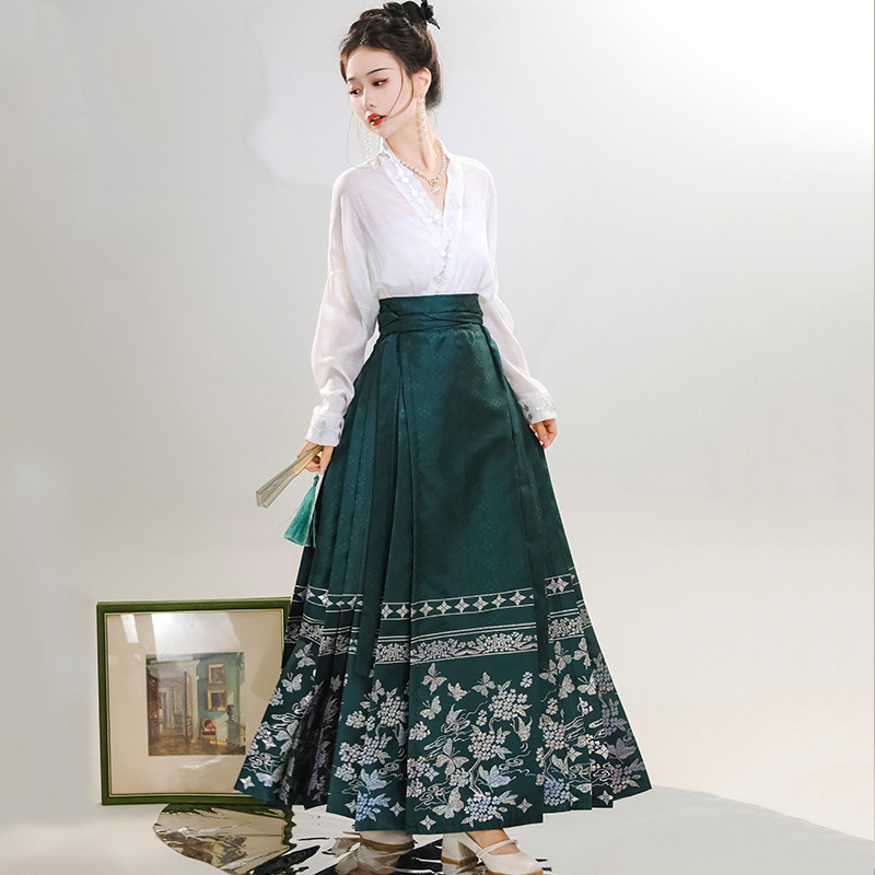 Ženski odjevni komad u kineskom stilu s dizajnom suknje s konjskim licem, nadahnut nacionalnim stilom, tkanina Spandex 90–95%, obrada crumple, ljeto 2023