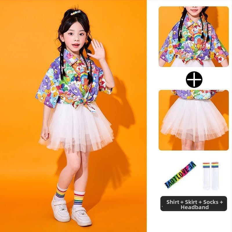 Bērnu uzstāšanās kostīms ar siksniņām Hongkonga stilā, primāro izglītības iestāžu skolēniem, ar drukas elementu, kokvilnas-poliesteri maisījums, 80–90% poliester, pavasaris 2025