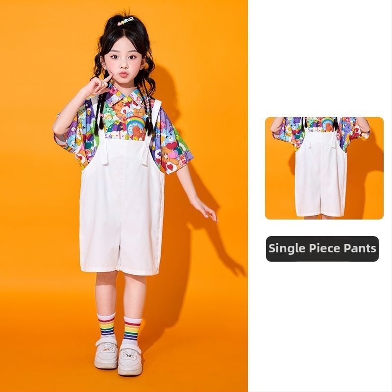 Bērnu uzstāšanās kostīms ar siksniņām Hongkonga stilā, primāro izglītības iestāžu skolēniem, ar drukas elementu, kokvilnas-poliesteri maisījums, 80–90% poliester, pavasaris 2025