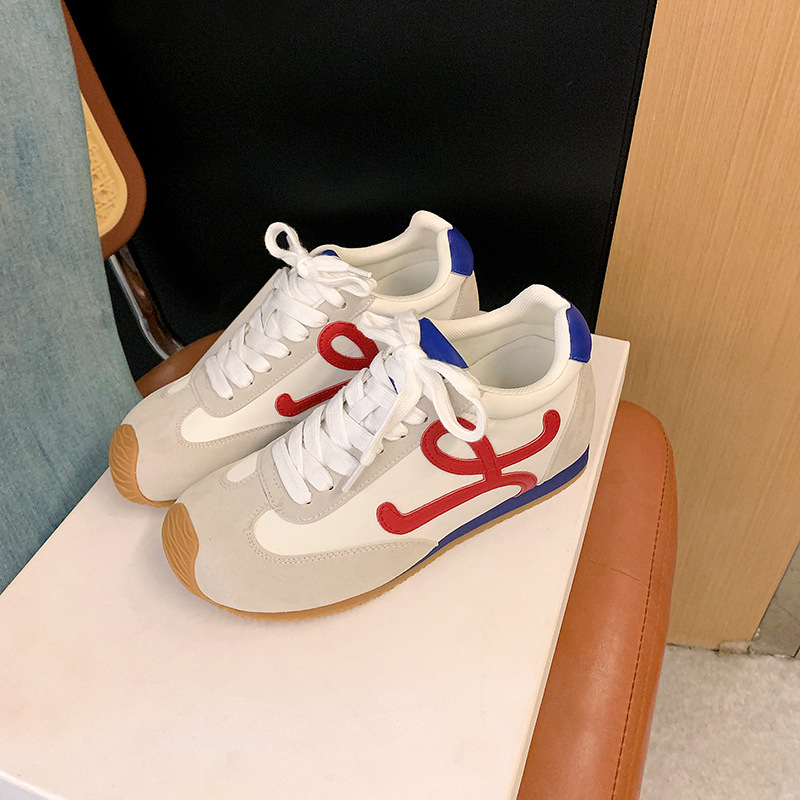 Naiste nahast spordijalatsid varjatud kõrguse tõstmisega 3–5 cm, korea stiilis ees siduvad, kummist talla, pehme vooder