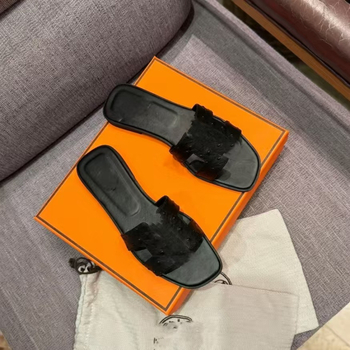 Naised lamedad sandaalid ühe randmega, lamba nahk peal, kummist tald, reljeefne viimistlus, suvi 2025