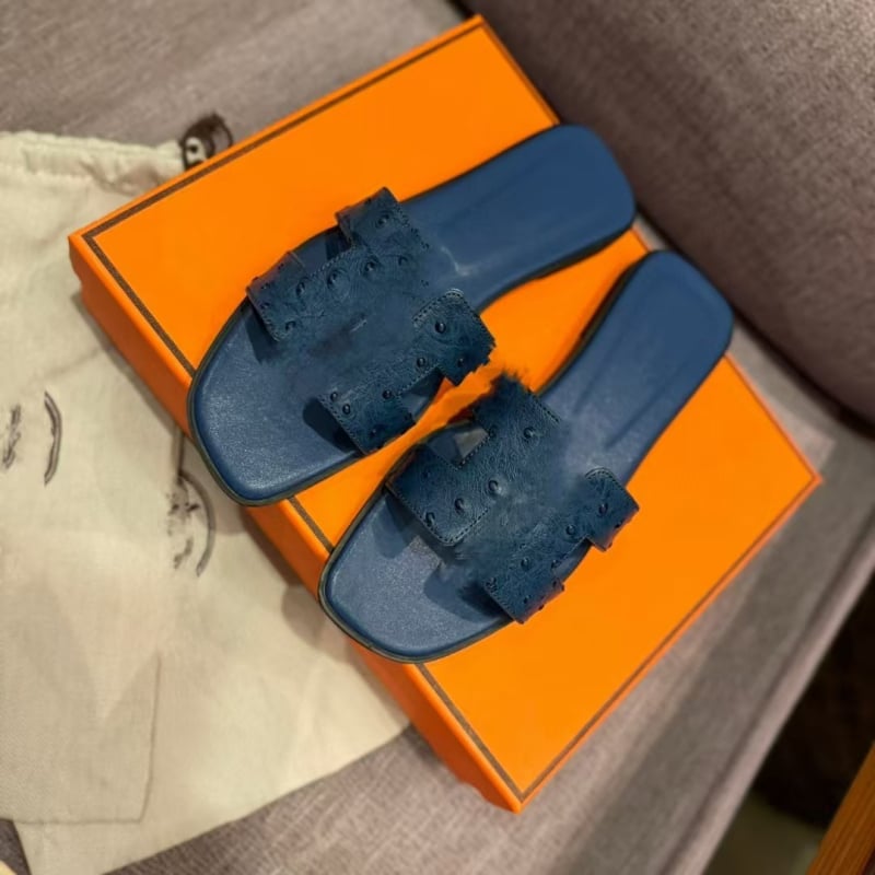 Naised lamedad sandaalid ühe randmega, lamba nahk peal, kummist tald, reljeefne viimistlus, suvi 2025