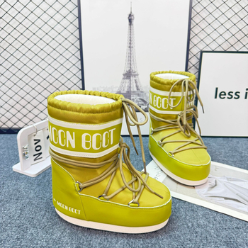 Moteriški žieminiai batai: neslidžia gumos padas, vandeniui atspari viršutinė dalis, pūkuota vidinė apdaila, vidutinio aukščio viršus, raišteliai