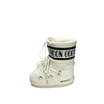 Moteriški žieminiai batai: neslidžia gumos padas, vandeniui atspari viršutinė dalis, pūkuota vidinė apdaila, vidutinio aukščio viršus, raišteliai