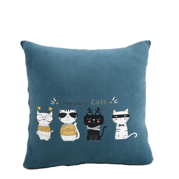 Plüüsiline kahekordselt kasutatav padi ja tekk, piima sametist tekstuur, animeeritud muster, polüestri täidis, kokkupandav auto, kontor või diivan