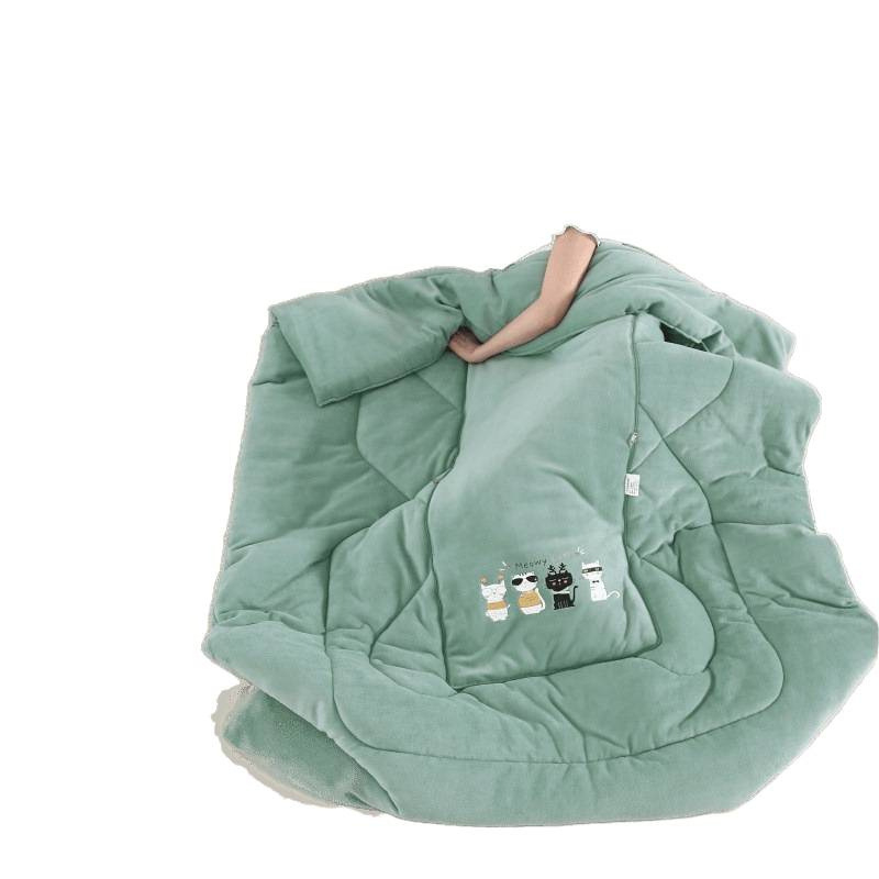 Plüüsiline kahekordselt kasutatav padi ja tekk, piima sametist tekstuur, animeeritud muster, polüestri täidis, kokkupandav auto, kontor või diivan