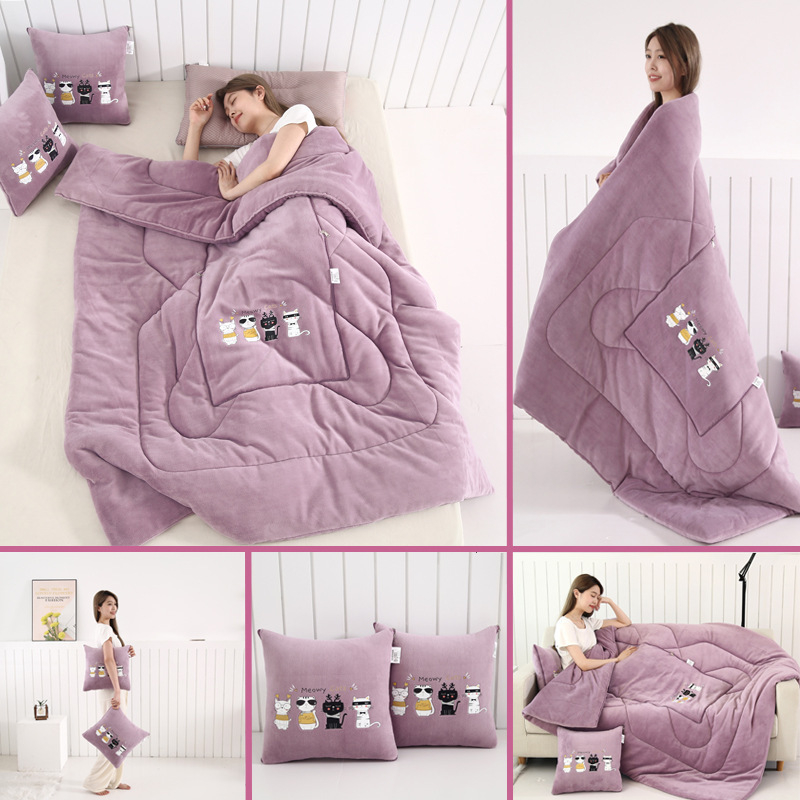 Plüüsiline kahekordselt kasutatav padi ja tekk, piima sametist tekstuur, animeeritud muster, polüestri täidis, kokkupandav auto, kontor või diivan