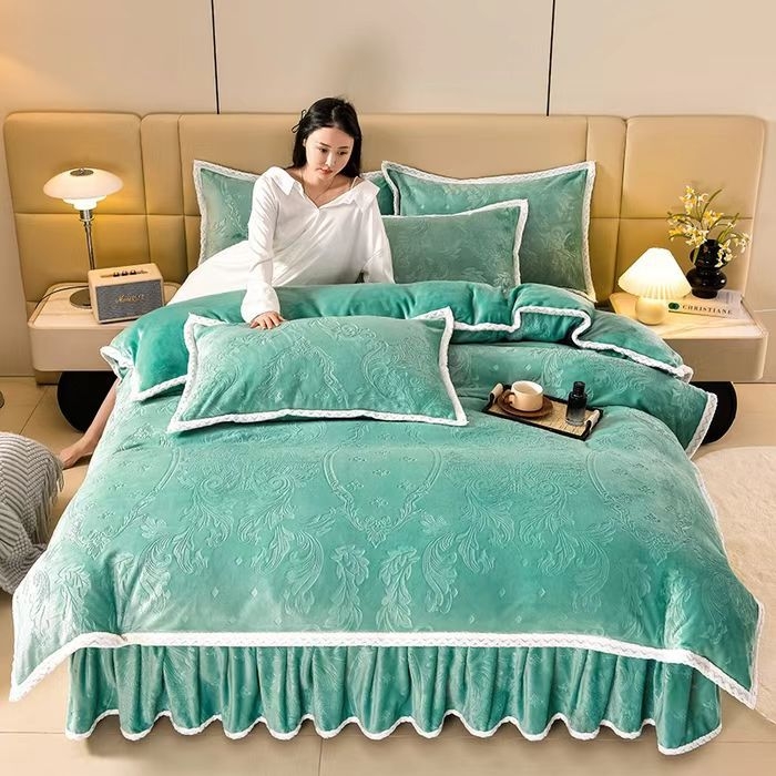 Zimska dvostruka posteljna suknja od mliječne veluru, četverodijelni set, 8D trodimenzionalna gravura, kemijska vlakna, težina ispod 500 g, moderni minimalistički stil