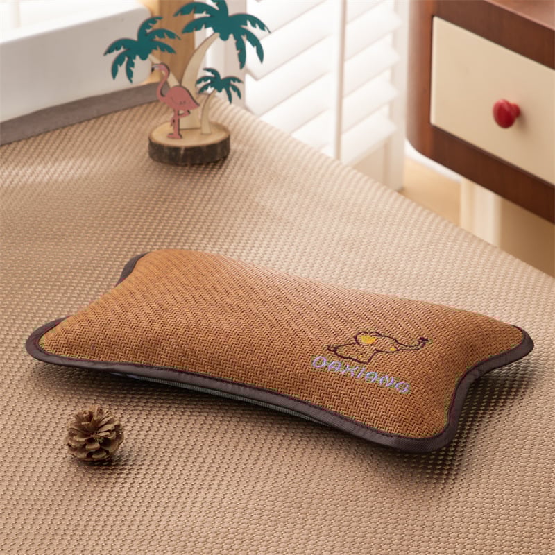 Lastepadi tatartäidisega ja jääsilkist kattega kaela toe jaoks — suvine unetugi