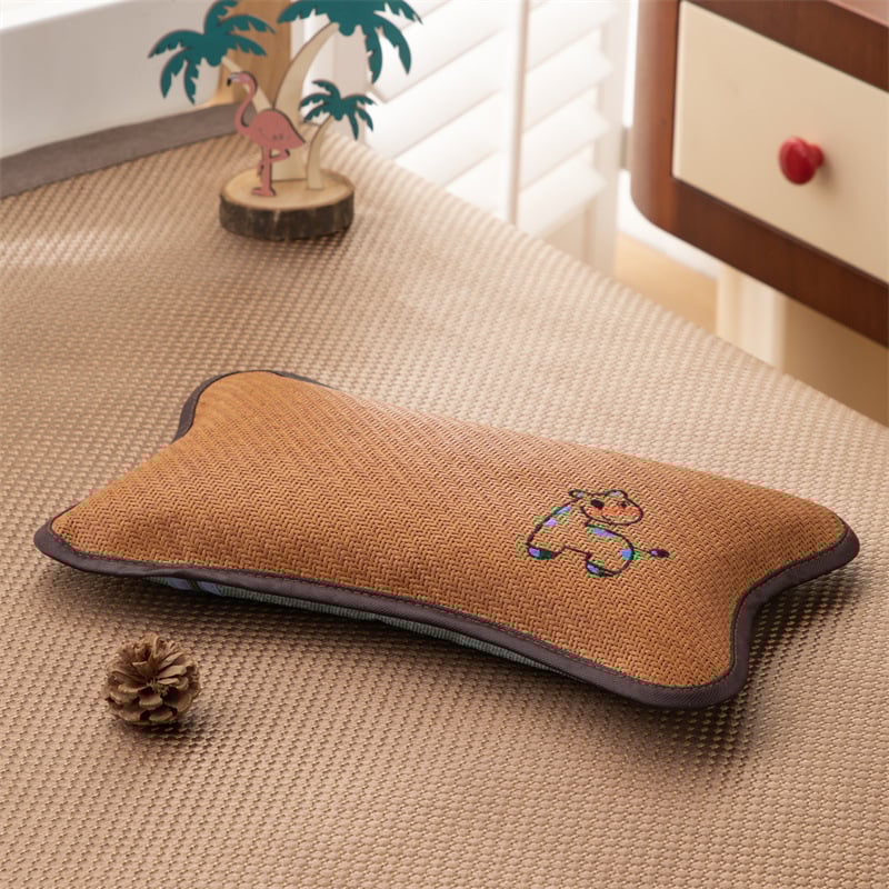 Lastepadi tatartäidisega ja jääsilkist kattega kaela toe jaoks — suvine unetugi