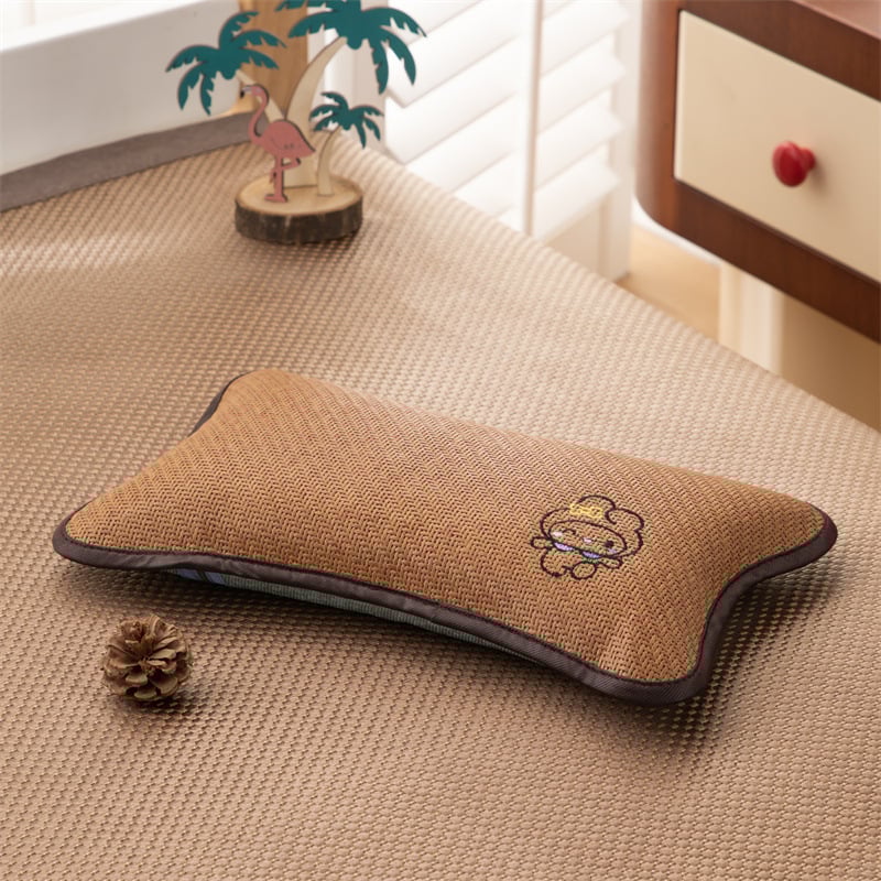 Lastepadi tatartäidisega ja jääsilkist kattega kaela toe jaoks — suvine unetugi