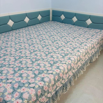 Lõngaline voodika Kang voodile, südamemustriga, õmblemine, pits, trükk ja kviltimine, reaktiivne trükimine ja värvimine, regeneratsiooniletselluloosi kiud, moodsus ja lihtsus