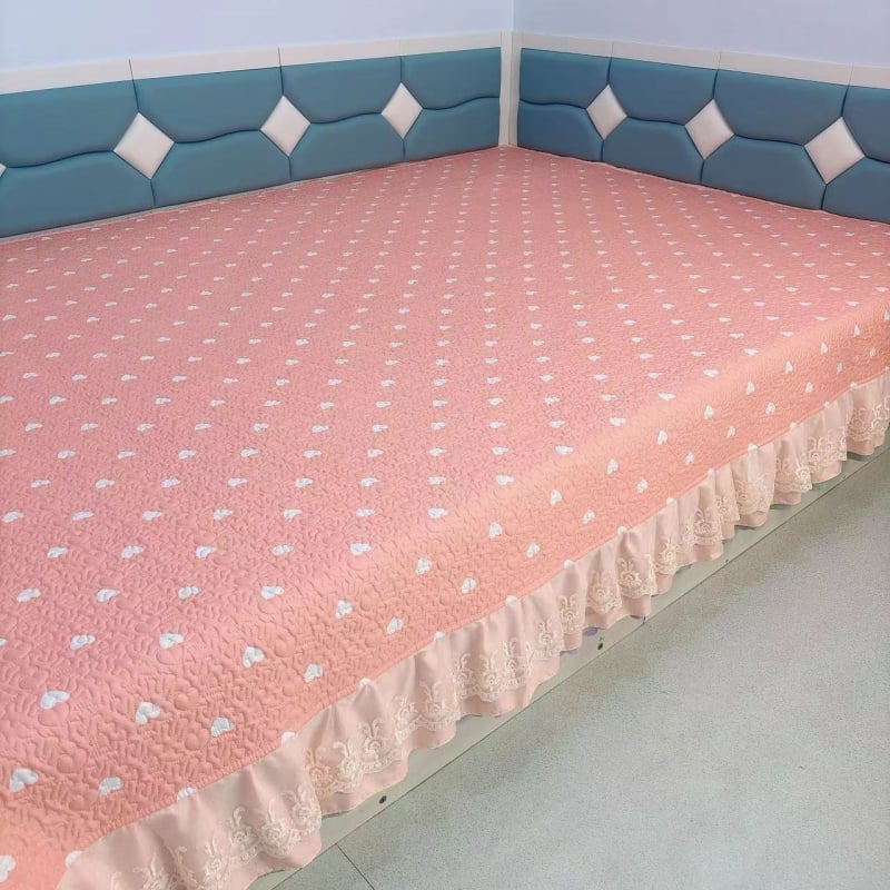 Lõngaline voodika Kang voodile, südamemustriga, õmblemine, pits, trükk ja kviltimine, reaktiivne trükimine ja värvimine, regeneratsiooniletselluloosi kiud, moodsus ja lihtsus