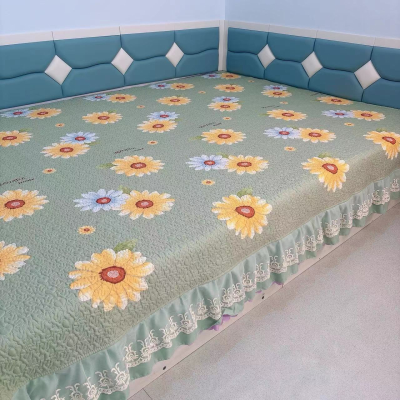 Lõngaline voodika Kang voodile, südamemustriga, õmblemine, pits, trükk ja kviltimine, reaktiivne trükimine ja värvimine, regeneratsiooniletselluloosi kiud, moodsus ja lihtsus