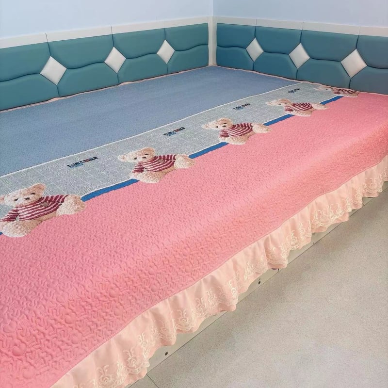 Lõngaline voodika Kang voodile, südamemustriga, õmblemine, pits, trükk ja kviltimine, reaktiivne trükimine ja värvimine, regeneratsiooniletselluloosi kiud, moodsus ja lihtsus