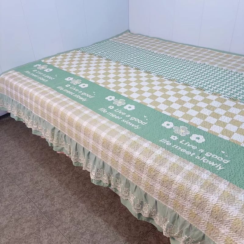 Lõngaline voodika Kang voodile, südamemustriga, õmblemine, pits, trükk ja kviltimine, reaktiivne trükimine ja värvimine, regeneratsiooniletselluloosi kiud, moodsus ja lihtsus