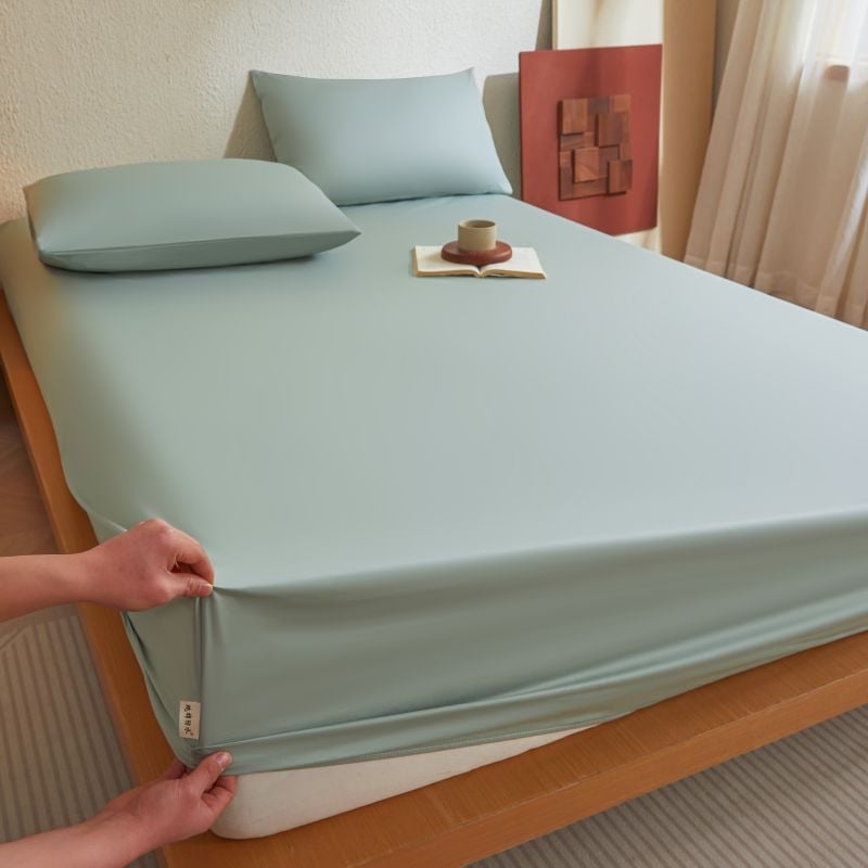 Kinnine voodilina TPU veekindla alusega; pealne kiht 100% puuvill; twilli põimumine; reaktiivne trükk ja värvimine; hingav.