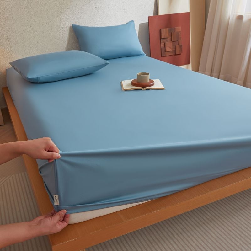 Kinnine voodilina TPU veekindla alusega; pealne kiht 100% puuvill; twilli põimumine; reaktiivne trükk ja värvimine; hingav.