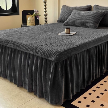 Voodi kate piimavelluurist, piimavelluurist voodikar) tegurp; ühetooniline muster, Korea stiilis (Materjal: piimavelluur/akrüül; Lõngade värvimine: lõngade värvimine; Värvimine: reaktiivne trükk ja värvimine)