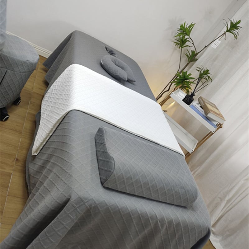 Neljaosaline voodikatete komplekt ilusalongile; geomeetriline muster, kapitoneeritud, reaktiivtrükk ja värvimine, 100% puuvill