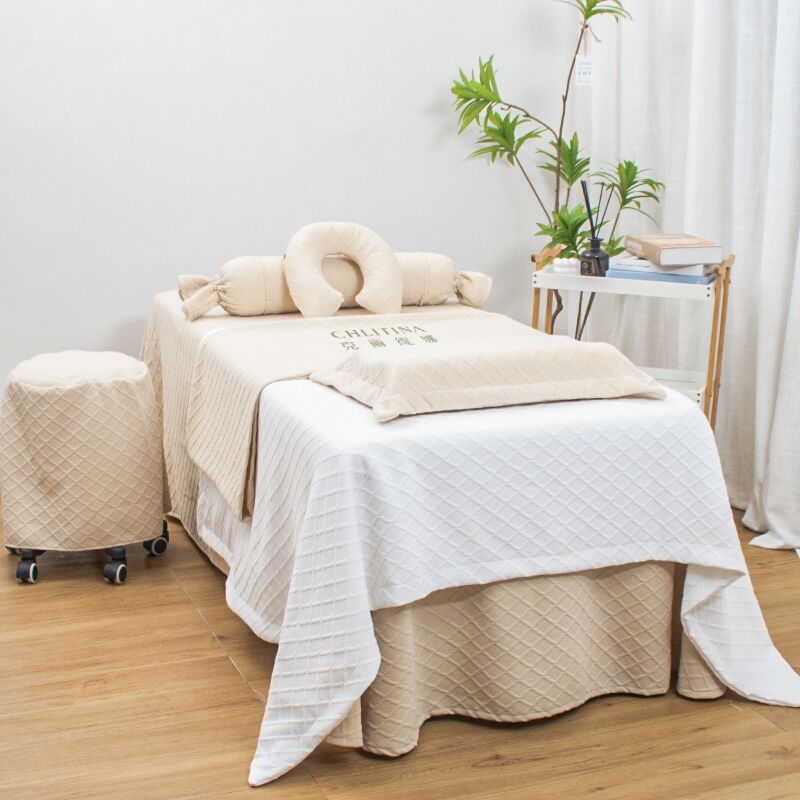 Neljaosaline voodikatete komplekt ilusalongile; geomeetriline muster, kapitoneeritud, reaktiivtrükk ja värvimine, 100% puuvill