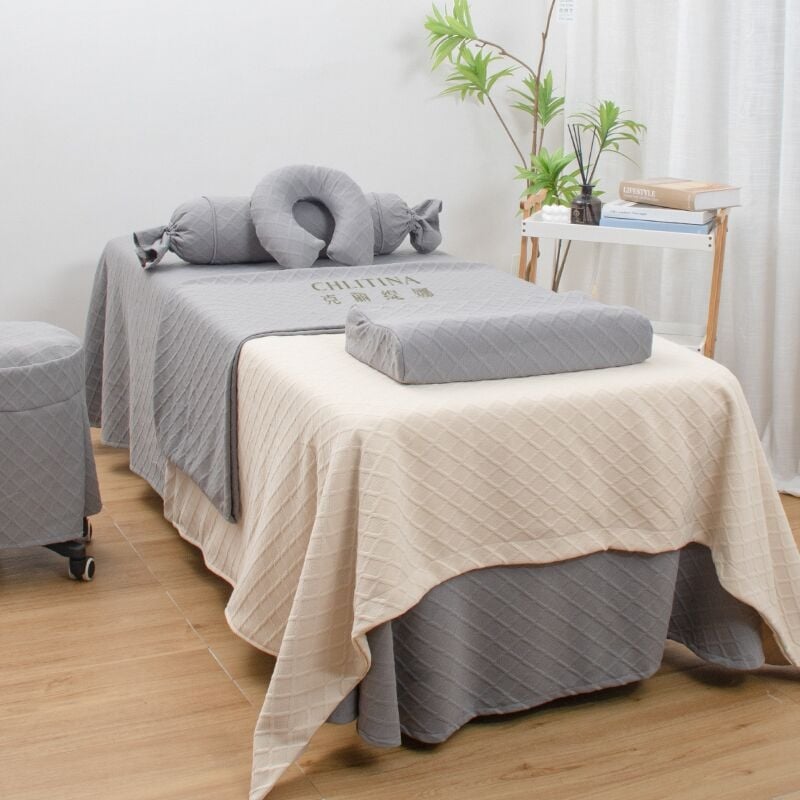 Neljaosaline voodikatete komplekt ilusalongile; geomeetriline muster, kapitoneeritud, reaktiivtrükk ja värvimine, 100% puuvill