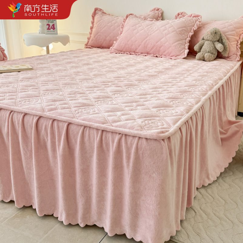 Talvine täiendatud piima-velluri voodilina komplekt, tikitud, 3-osaline, polüester, lõngade värvimine, reaktiivne värvimine, ühevärviline muster