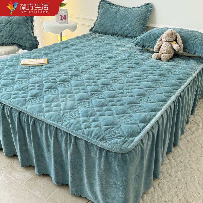 Talvine täiendatud piima-velluri voodilina komplekt, tikitud, 3-osaline, polüester, lõngade värvimine, reaktiivne värvimine, ühevärviline muster