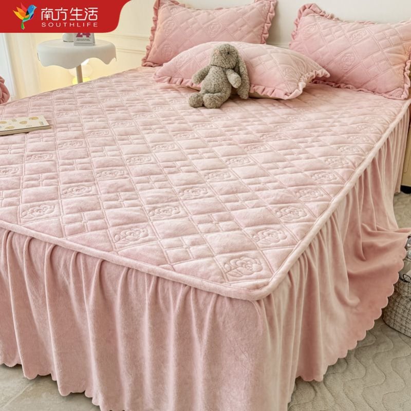 Talvine täiendatud piima-velluri voodilina komplekt, tikitud, 3-osaline, polüester, lõngade värvimine, reaktiivne värvimine, ühevärviline muster