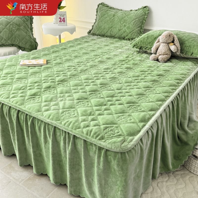 Talvine täiendatud piima-velluri voodilina komplekt, tikitud, 3-osaline, polüester, lõngade värvimine, reaktiivne värvimine, ühevärviline muster