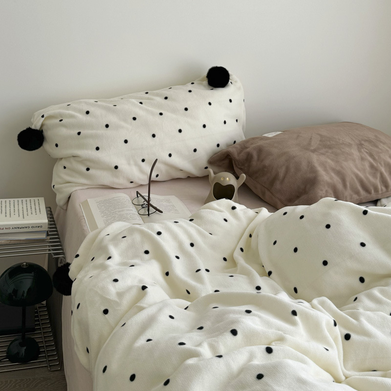 Ins stil četverodijelni set posteljine od poliestera, 3500–4000 g, jednofarban uzorak