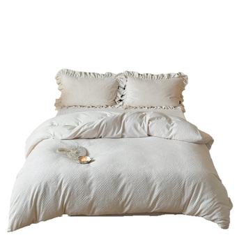 Neljaosaline voodipesu komplekt piimase velvetist 3D reljeefimustriga, talvise printsessi stiilis