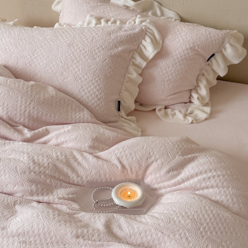 Neljaosaline voodipesu komplekt piimase velvetist 3D reljeefimustriga, talvise printsessi stiilis