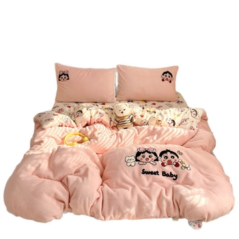 Piimavelluri voodipesu komplekt tikanditega, neli tükki, rätikute tikandid, reaktiivne värvimine, kaal 500–800 g, mustrid: tähed taevas, geomeetria, vikerkaar, multikas