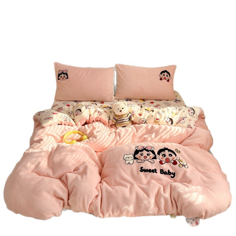 Piimavelluri voodipesu komplekt tikanditega, neli tükki, rätikute tikandid, reaktiivne värvimine, kaal 500–800 g, mustrid: tähed taevas, geomeetria, vikerkaar, multikas