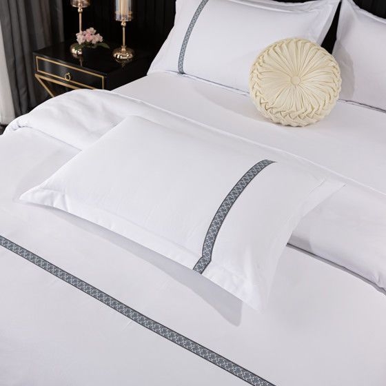 Hotellile sobiv voodipesu komplekt triibulise mustriga, 100% puuvill, quilted, masinpestav, reaktiivne trükk ja värvimine