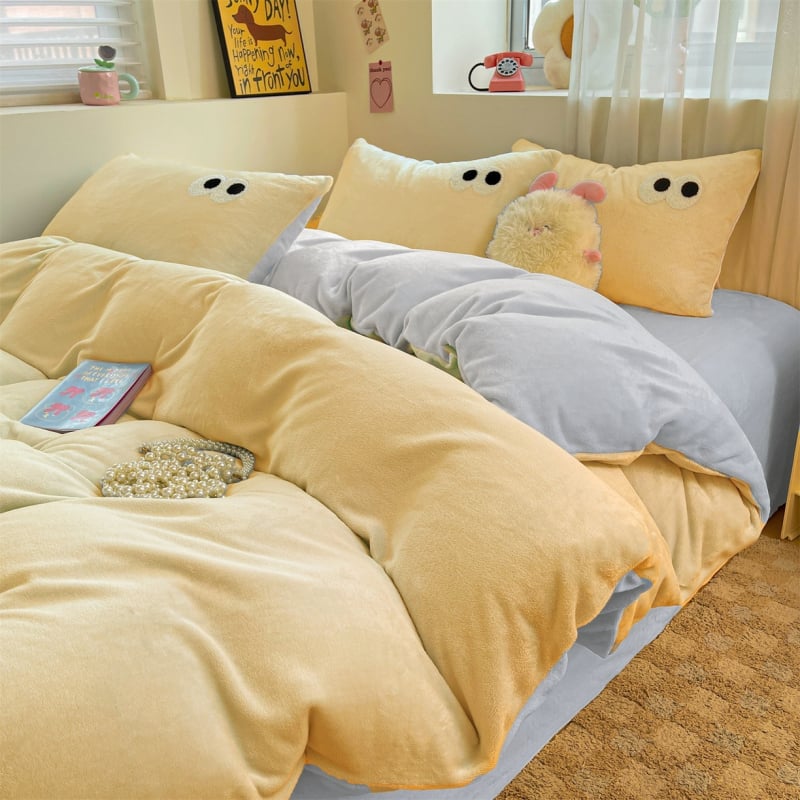 Piimavilluurist nelinukselise voodipesu komplekt neljaosaga; muster: ühtlane, ruutu; reaktiivne trükkimine ja värvimine; materjal: piimavilluur.