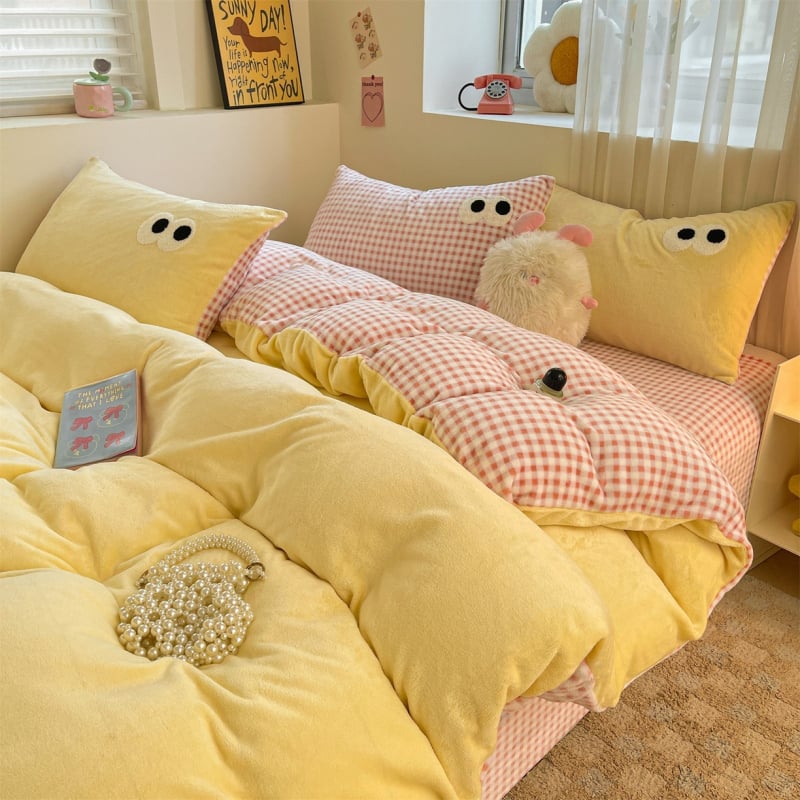 Piimavilluurist nelinukselise voodipesu komplekt neljaosaga; muster: ühtlane, ruutu; reaktiivne trükkimine ja värvimine; materjal: piimavilluur.