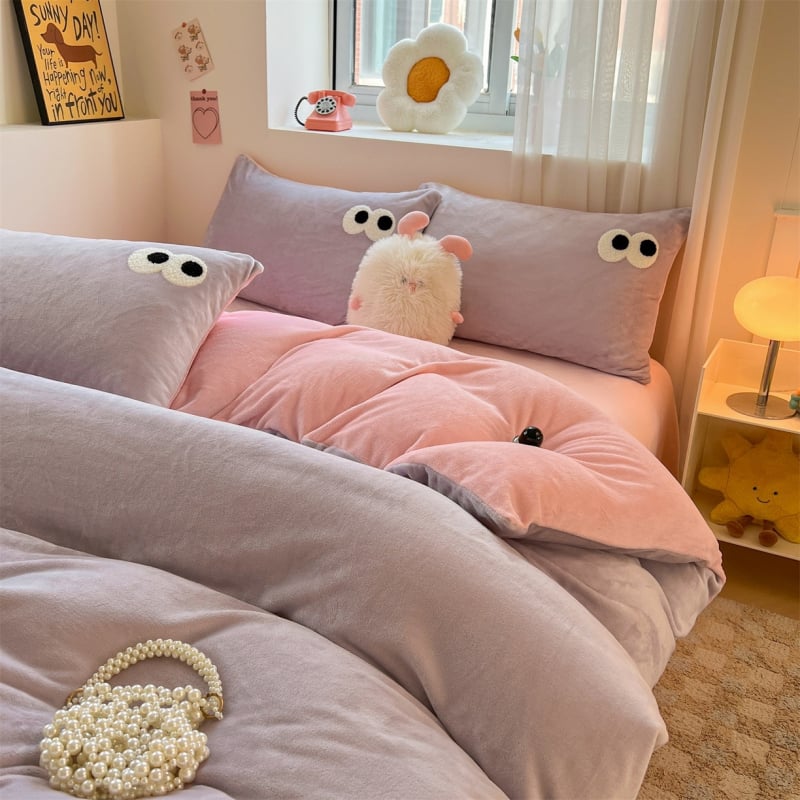 Piimavilluurist nelinukselise voodipesu komplekt neljaosaga; muster: ühtlane, ruutu; reaktiivne trükkimine ja värvimine; materjal: piimavilluur.