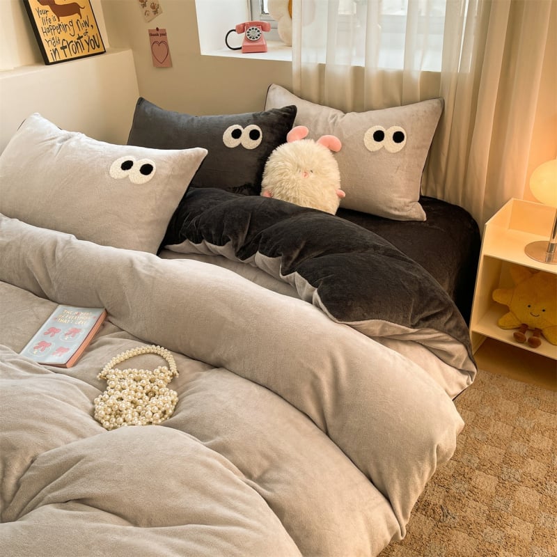 Piimavilluurist nelinukselise voodipesu komplekt neljaosaga; muster: ühtlane, ruutu; reaktiivne trükkimine ja värvimine; materjal: piimavilluur.