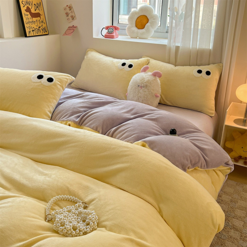 Piimavilluurist nelinukselise voodipesu komplekt neljaosaga; muster: ühtlane, ruutu; reaktiivne trükkimine ja värvimine; materjal: piimavilluur.