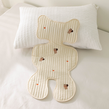 Седалкова подложка за детска количка с бродерия и дишащ памук (Материал: памук; Позициониране: бебе; Категория: мат)